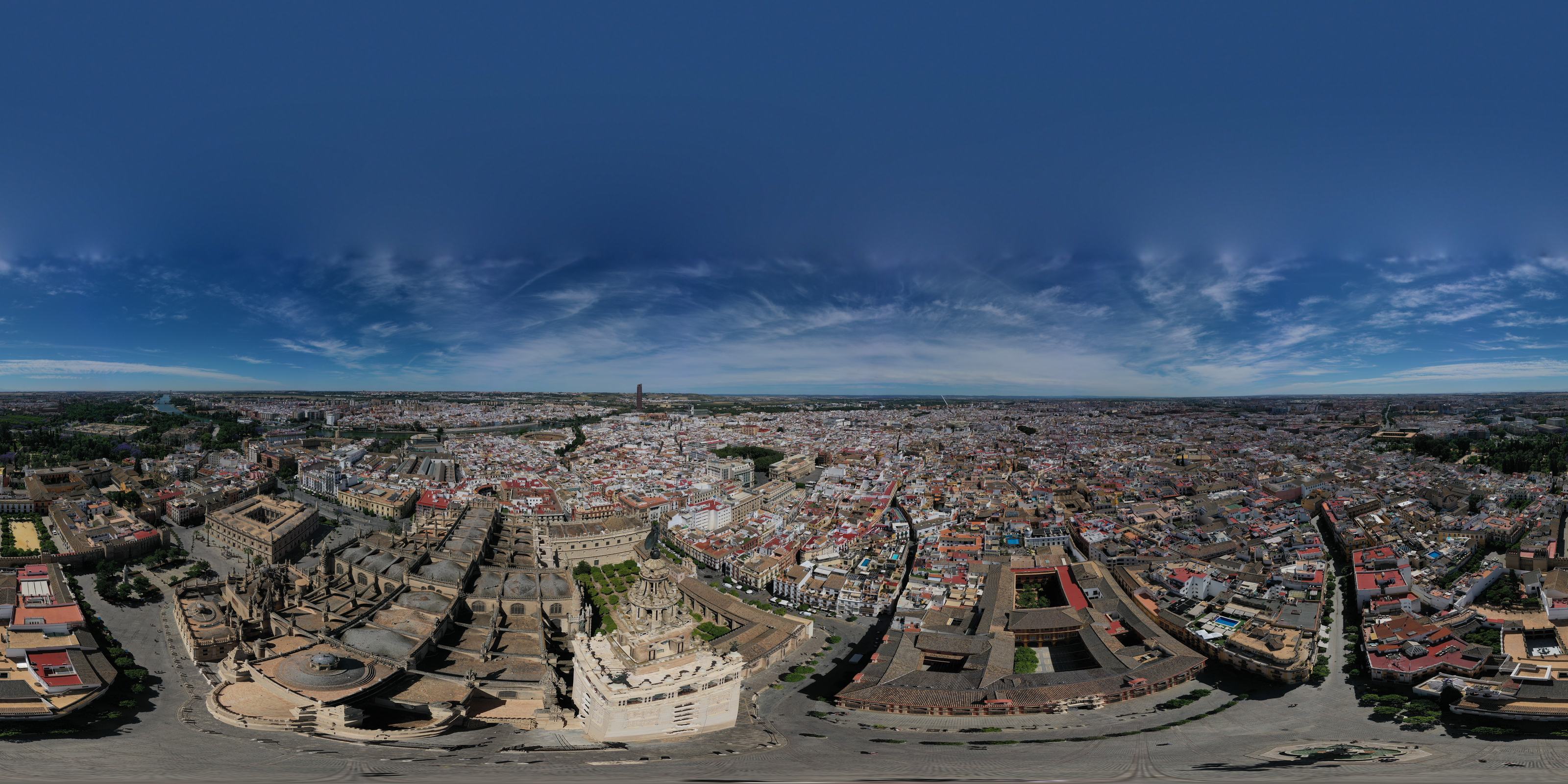 Fotografía esférica 360º real del centro histórico de Sevilla, con la Catedral y la Giralda - DroneSevilla